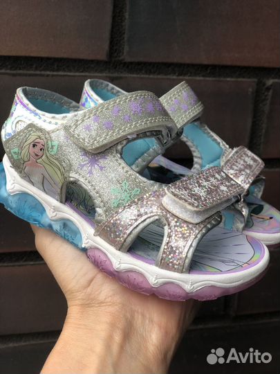 Босоножки светящиеся с Эльзой новые