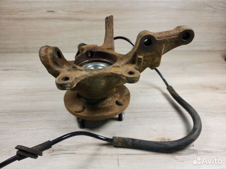 Кулак поворотный Nissan Almera N16