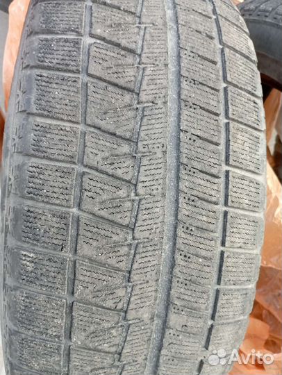 Bridgestone Blizzak Revo GZ 215/55 R17 94S