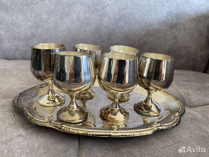 Поднос с мельхиоровыми рюмками