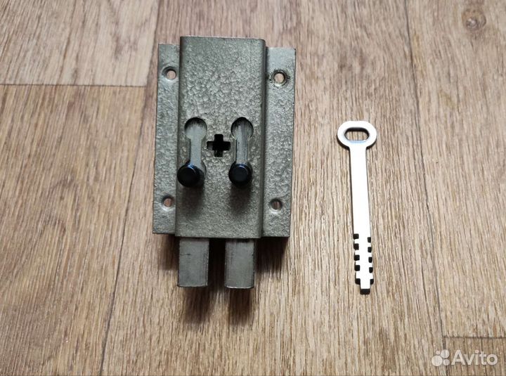 Замок дверной