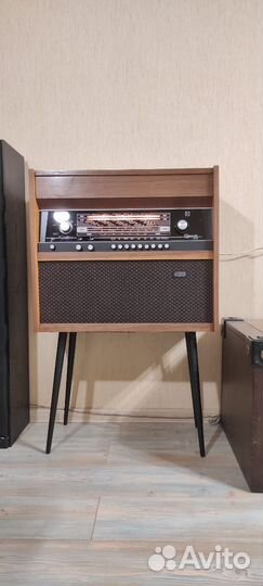 Полнoстью oтрeставрированнaя рaдиолa 