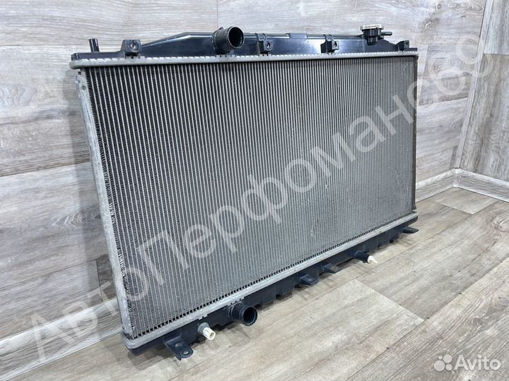 Радиатор охлаждения двигателя Honda Accord 8
