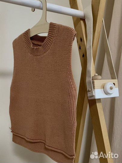 Жилет вязаный на девочку 74-80