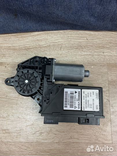 Мотор стеклоподъемника задний правый Ауди А4 Б7