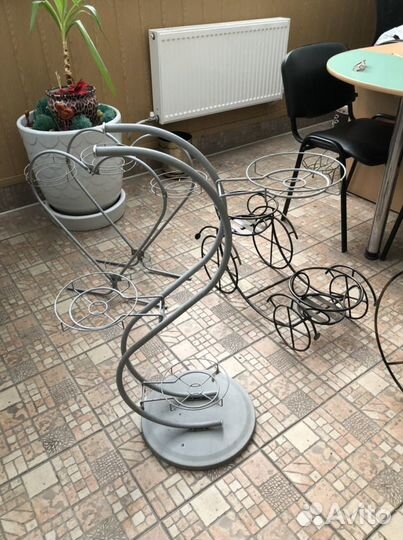 Подставка под цветы металлическая