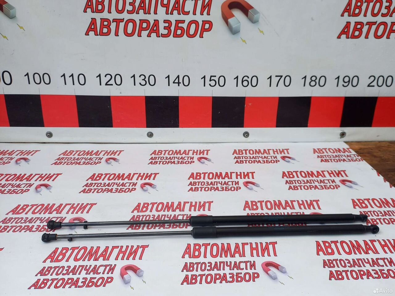 Упор капота Рено Дастер 2 19 н.в