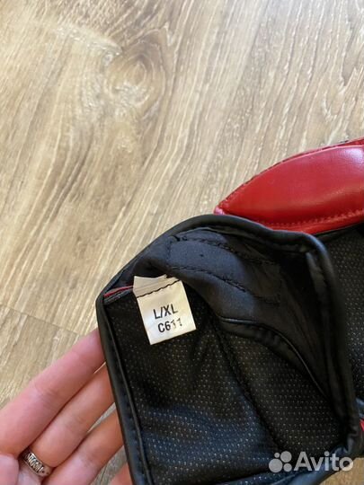 Перчатки для кикбоксинга