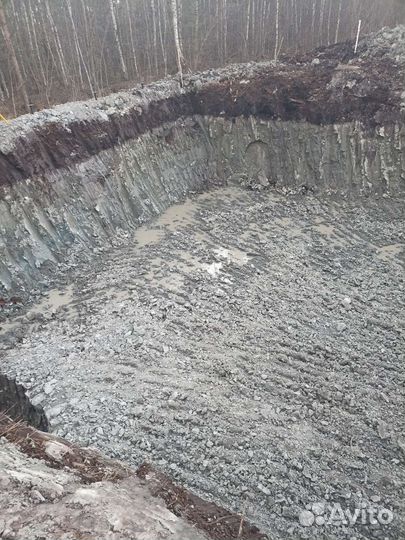 Гусеничный экскаватор