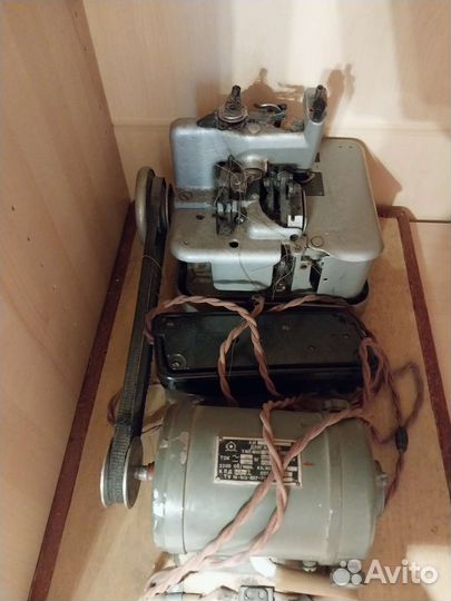 Швейная машина оверлок