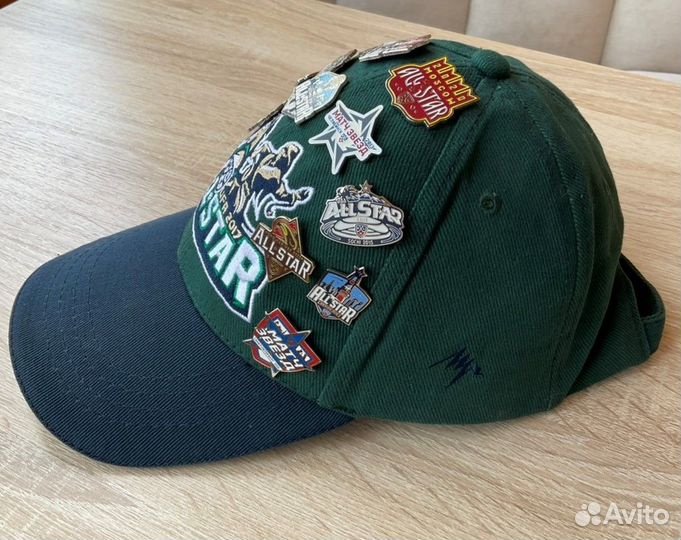 Хоккейные значки матчей звезд кхл на бейсболке