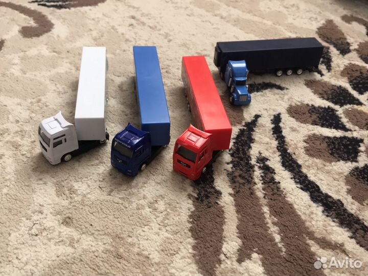 Колекционный набор машин грузовиков