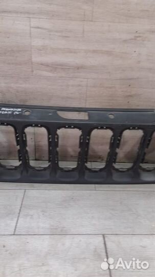 Решетка радиатора Jeep Renegade С 2014 Года