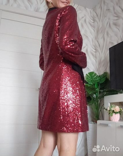 Платье с пайетками вечернее