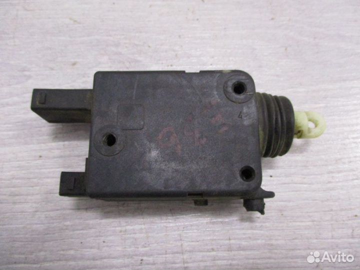 Моторчик открытия, закрытия крышки багажника Bmw 3