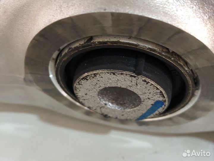 Рычаг подвески A1673300700 Mercedes w167