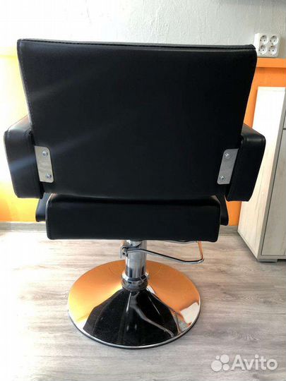 Продам парикмахерское кресло