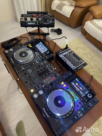 Pioneer CDJ-2000NXS, DJM-400