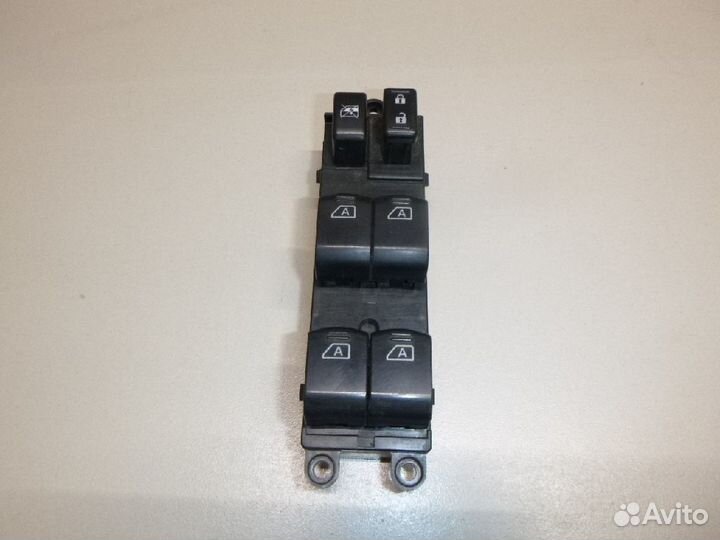 Кнопки стеклоподъемников Infinity QX56 08г
