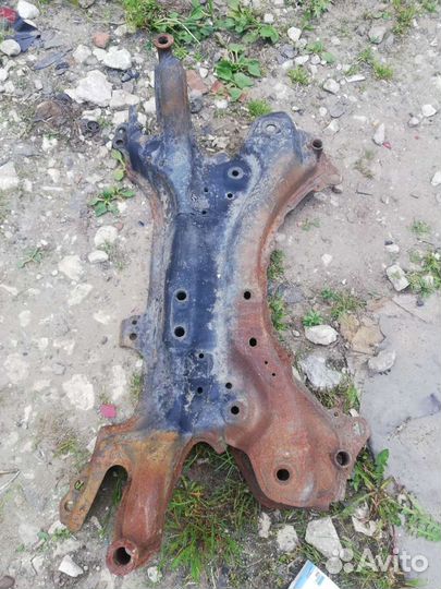 Подрамник передний Тойота Раф 4 40