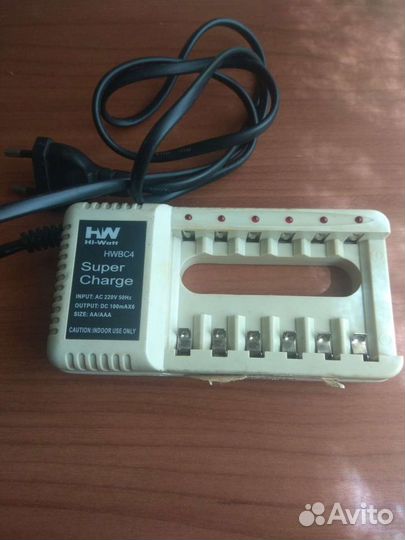 Зарядное устройство Hi-Watt для аа или ааа