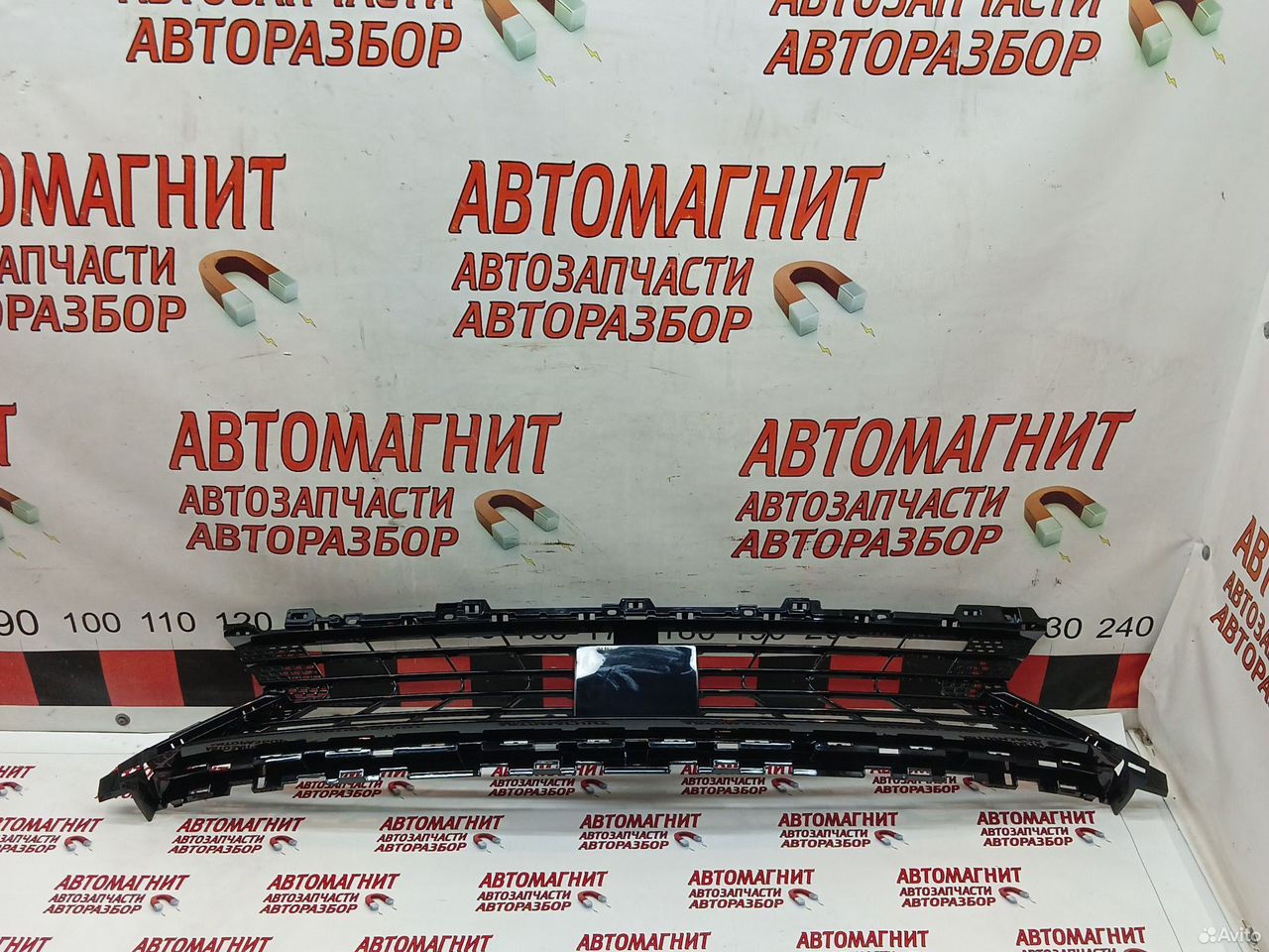 Решетка переднего бампера Voyah Passion