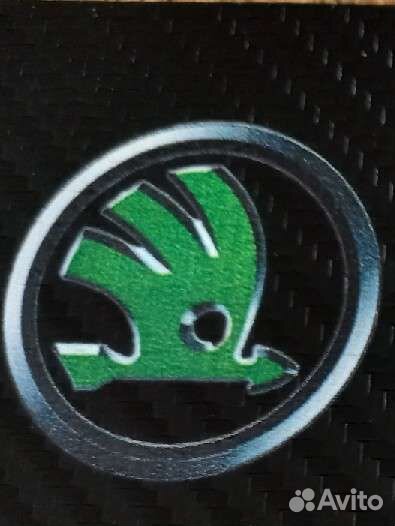 Накладки на пороги Skoda под карбон