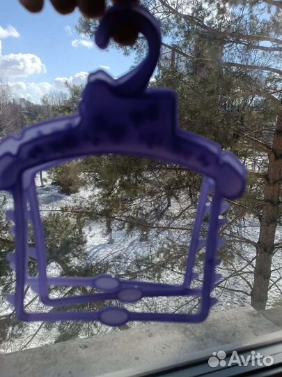 Вешалки для кукол