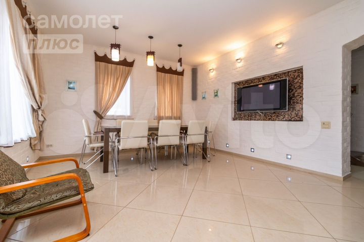 Дом 250 м² на участке 11 сот.