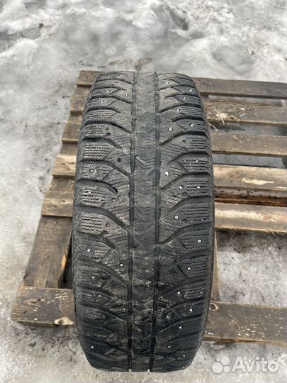 Bridgestone Ice Cruiser 7000 215/60 R17 100T