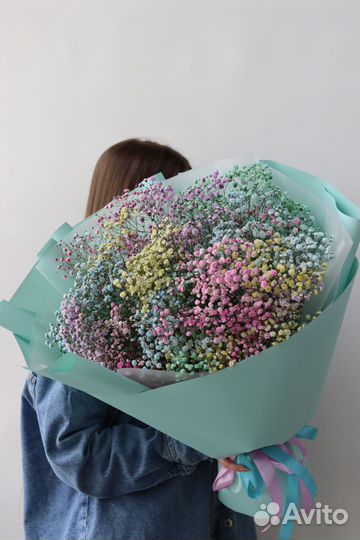 Букет из цветных гипсофил
