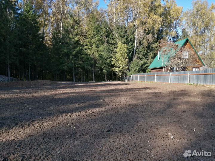 Вспашка земли, уплотнение почвы, посев газона