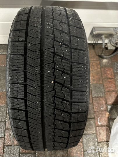 Bridgestone Blizzak VRX 215/50 R17