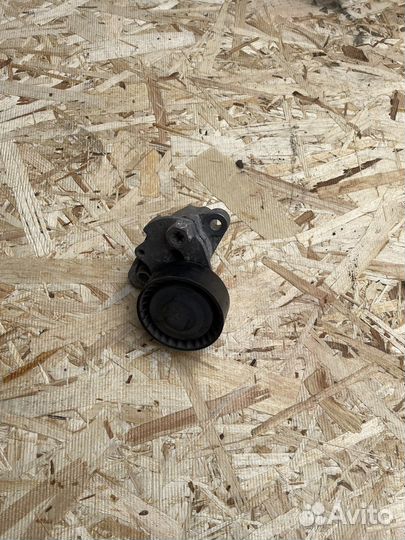 Натяжитель приводного ремня Фольксваген Гольф 7