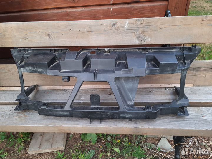 Передняя панель(телевизор) Renault Scenic 2