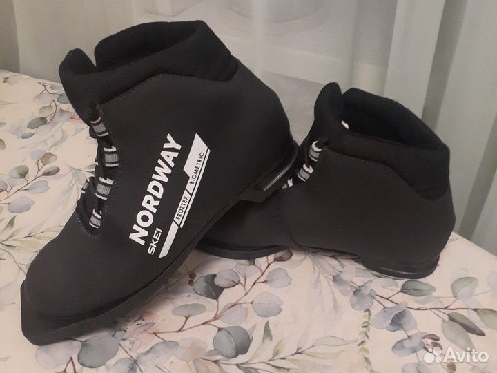 Лыжные ботинки