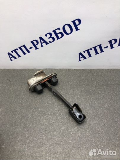 Ограничитель двери задний левый Hyundai Genesis