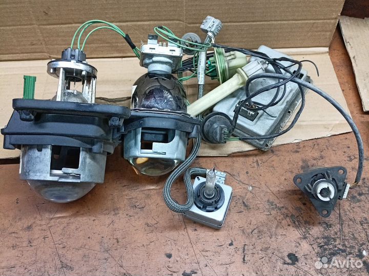 Линза крайслер 300С с блоком розжига