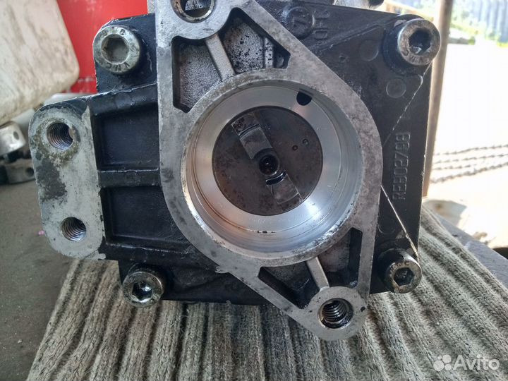 Компрессор на двигатель Каминс