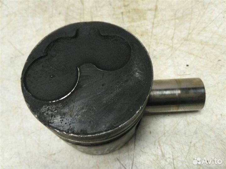 Поршень Volkswagen Passat B3 1988-1993 V286P