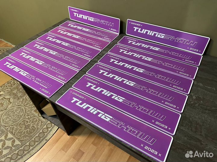 Автомобильный номер жирным шрифтом