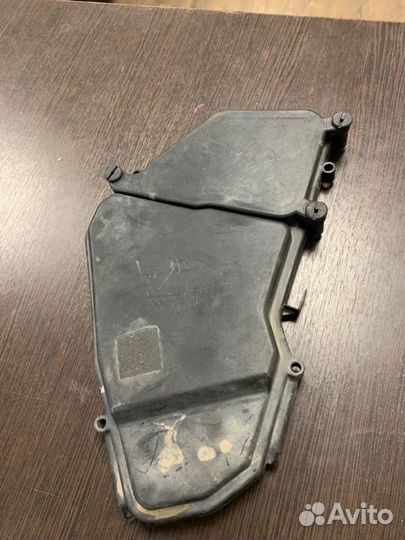 Корпус блока предохранителей Volkswagen Touareg 1