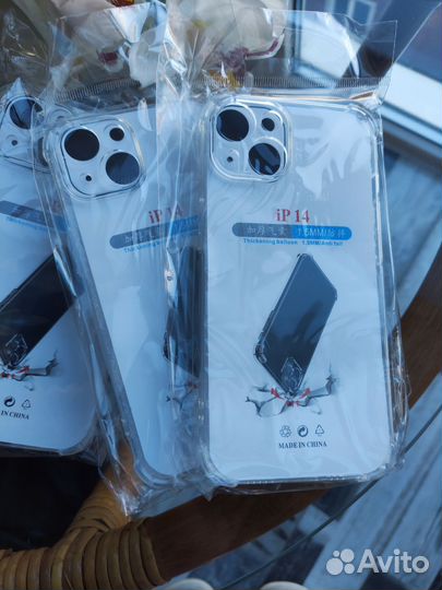 Чехол на iPhone 14