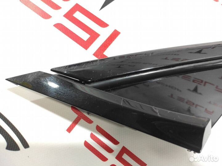 Молдинг кузова боковой Tesla Model X рест. 2022