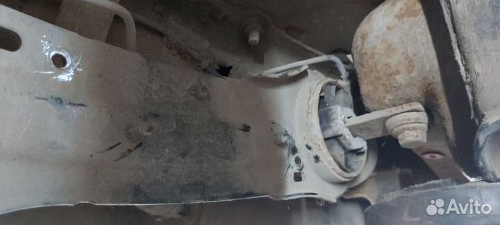 Кулак задний левый Форд Мондео 4