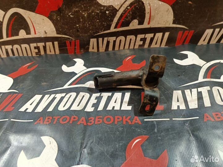 Кронштейн бампера передний левый Kia Sorento BL