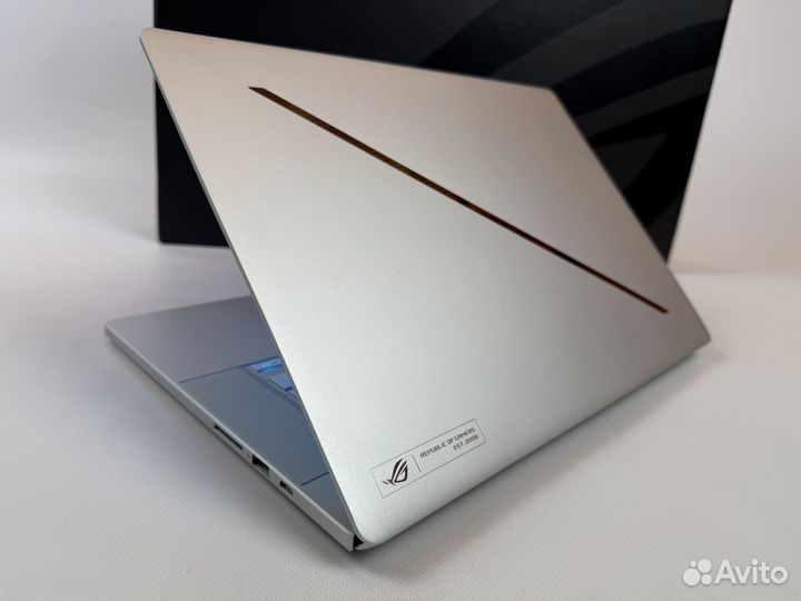 Asus ROG Zephyrus Air 16 Oled Ultra 9/32Gb/RTX4070