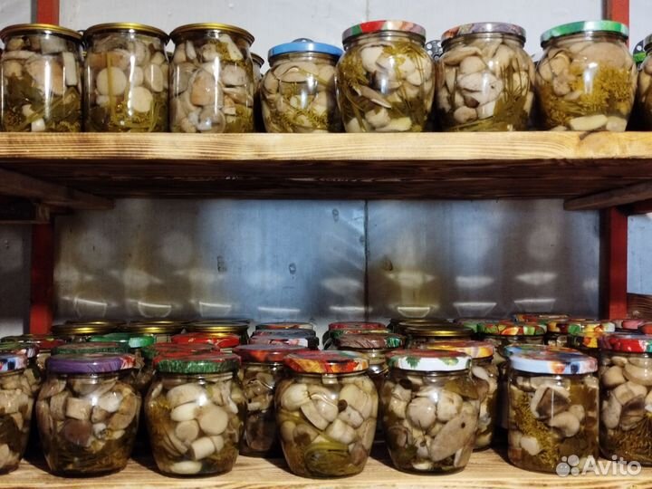Грибы маринованные