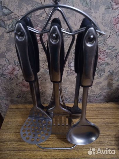 Набор кухонных принадлежностей с подставкой