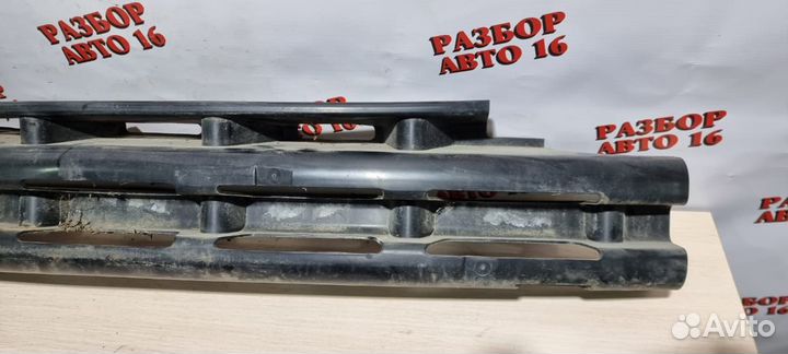 Передний усилитель бампера LadaPriora